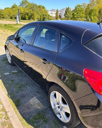 Opel Astra cena 29000 przebieg: 164000, rok produkcji 2013 z Gdańsk małe 137